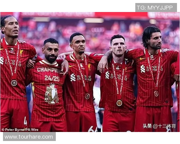 足球传奇谢幕：知名球星宣布退役，离别赛场引发球迷热议与追忆